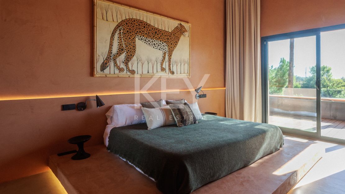 Unique Villa with Views over Lake in Marbella