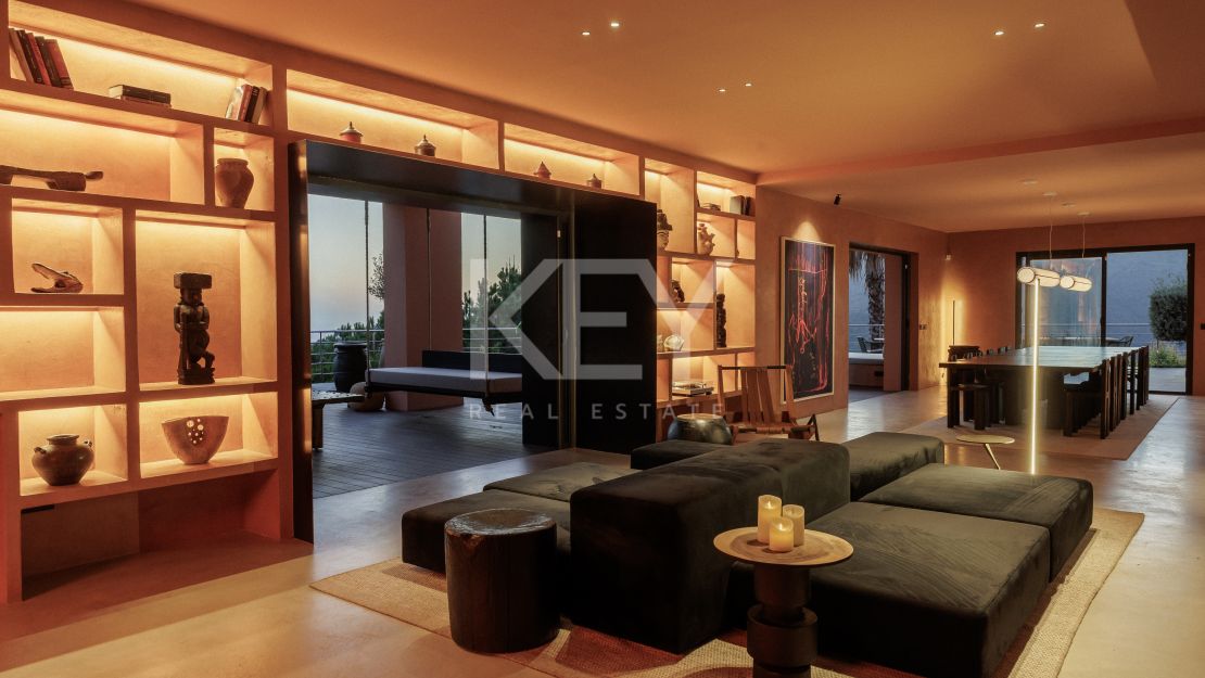 Unique Villa with Views over Lake in Marbella