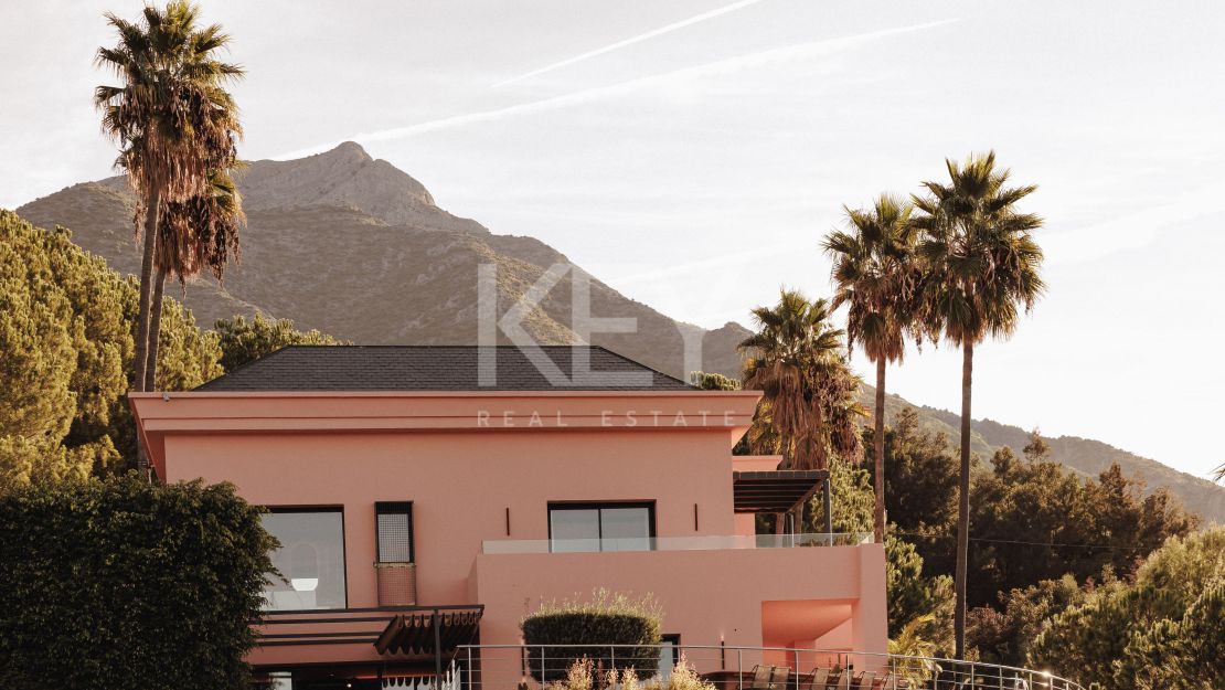 Unique Villa with Views over Lake in Marbella