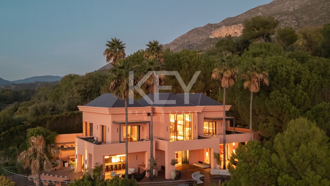 Unique Villa with Views over Lake in Marbella