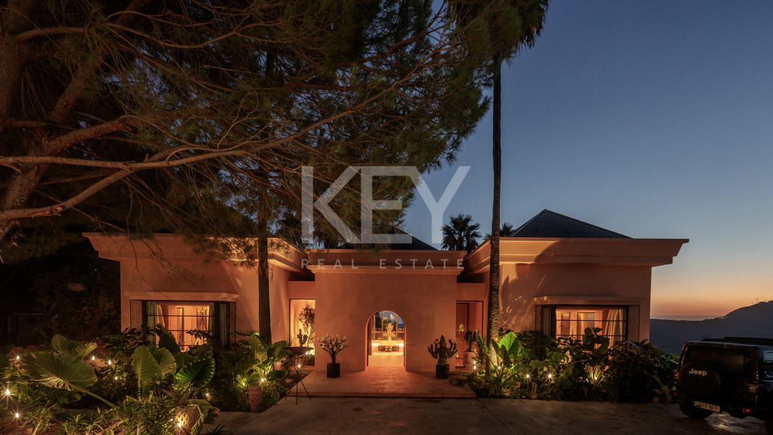 Unique Villa with Views over Lake in Marbella