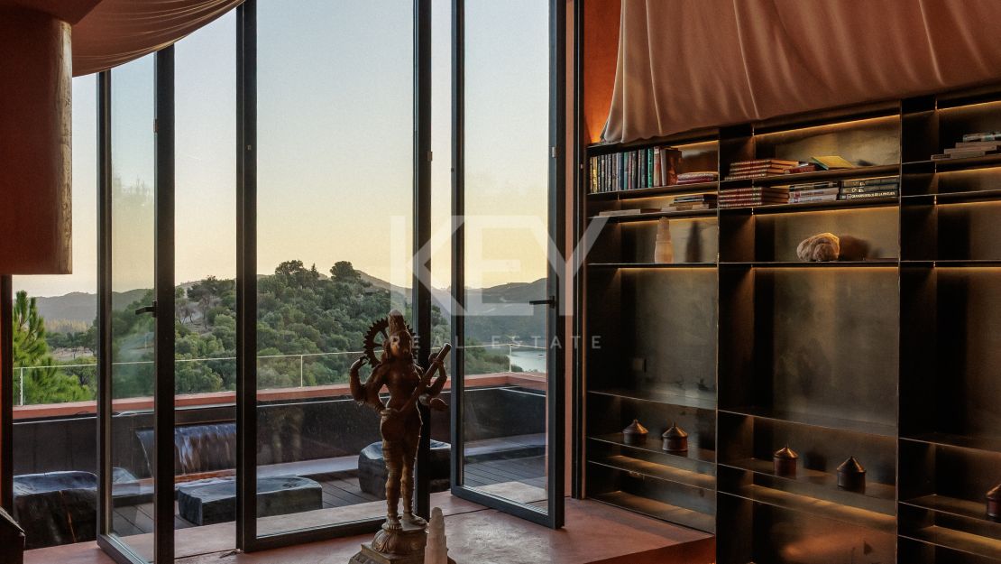 Unique Villa with Views over Lake in Marbella
