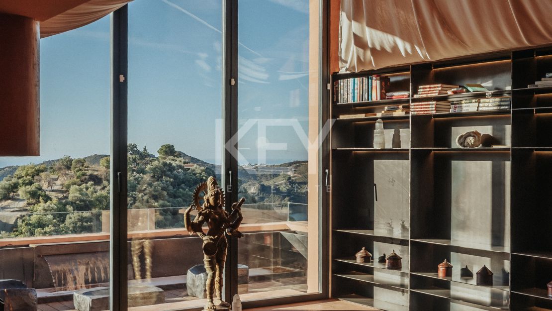 Unique Villa with Views over Lake in Marbella
