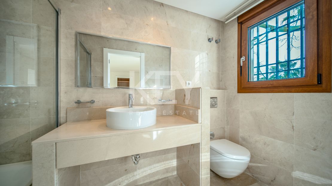 Elegant Villa with Sea Views in Benahavis, Marbella