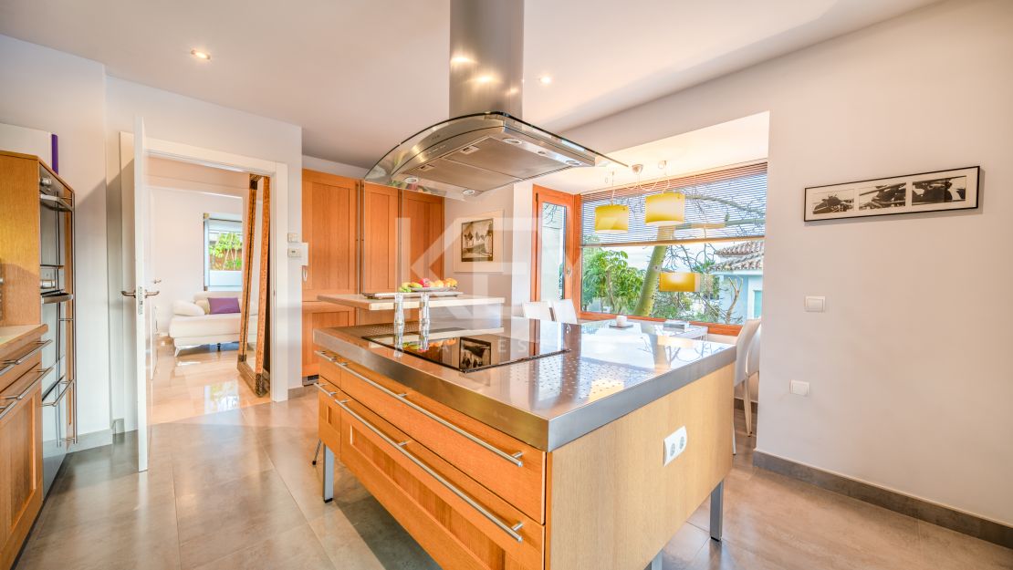 Elegant Villa with Sea Views in Benahavis, Marbella