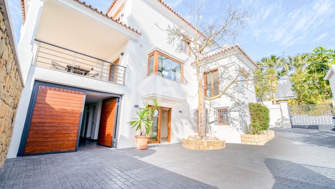 Elegant Villa with Sea Views in Benahavis, Marbella