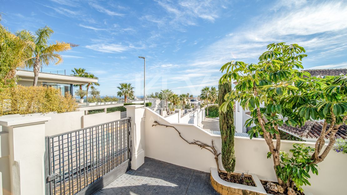 Elegant Villa with Sea Views in Benahavis, Marbella