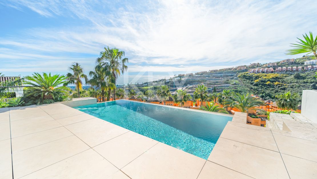 Elegant Villa with Sea Views in Benahavis, Marbella