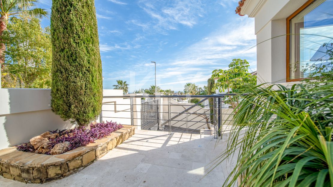 Elegant Villa with Sea Views in Benahavis, Marbella
