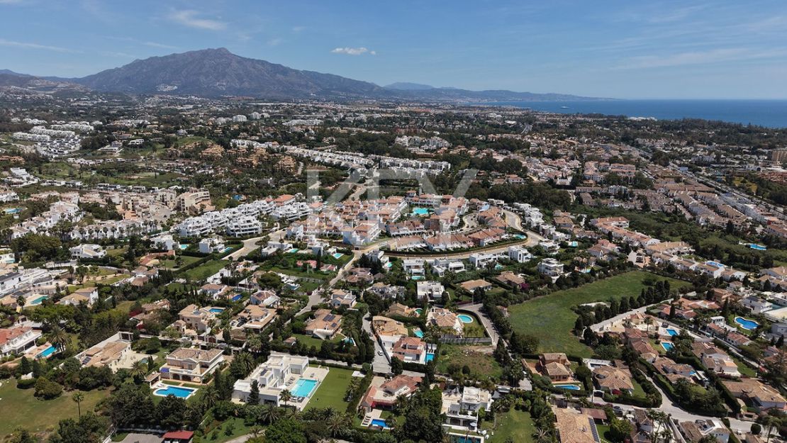 Opportunity in el Paraiso Close to Amenities and Golf