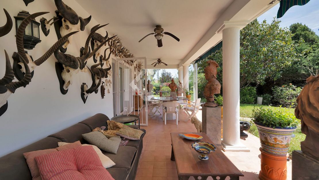 Opportunity in el Paraiso Close to Amenities and Golf