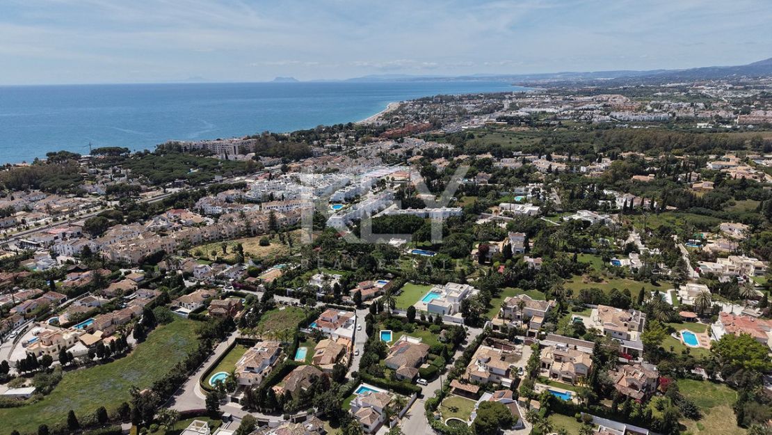 Opportunity in el Paraiso Close to Amenities and Golf