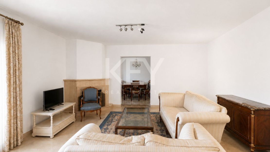 Opportunity in el Paraiso Close to Amenities and Golf