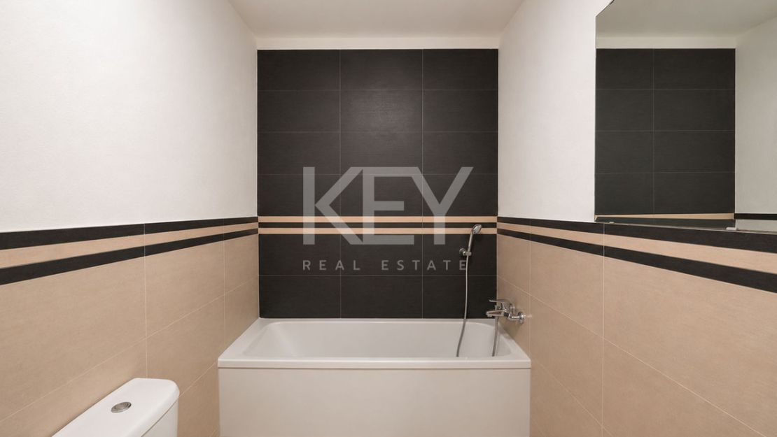 Opportunity in el Paraiso Close to Amenities and Golf