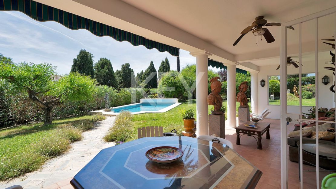 Opportunity in el Paraiso Close to Amenities and Golf