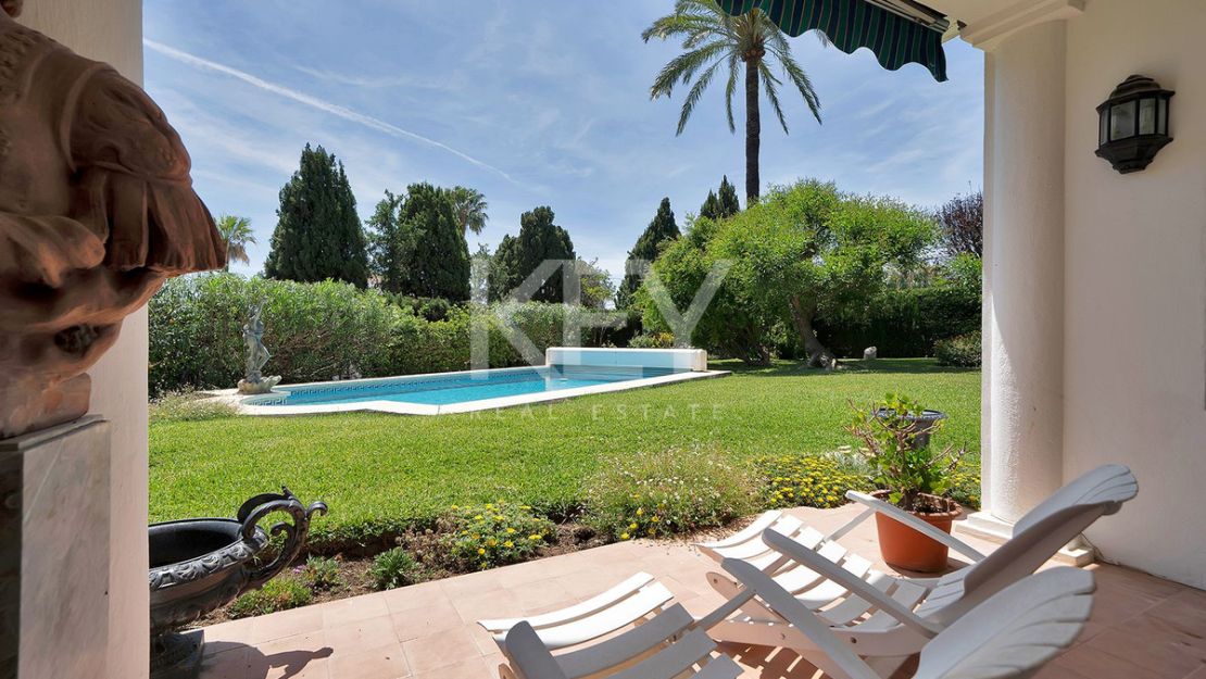Opportunity in el Paraiso Close to Amenities and Golf