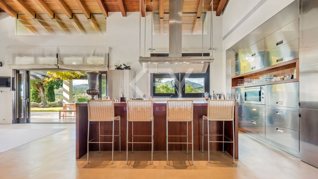 Private Villa with Mediterranean Views in Exclusive Area of La Zagaleta