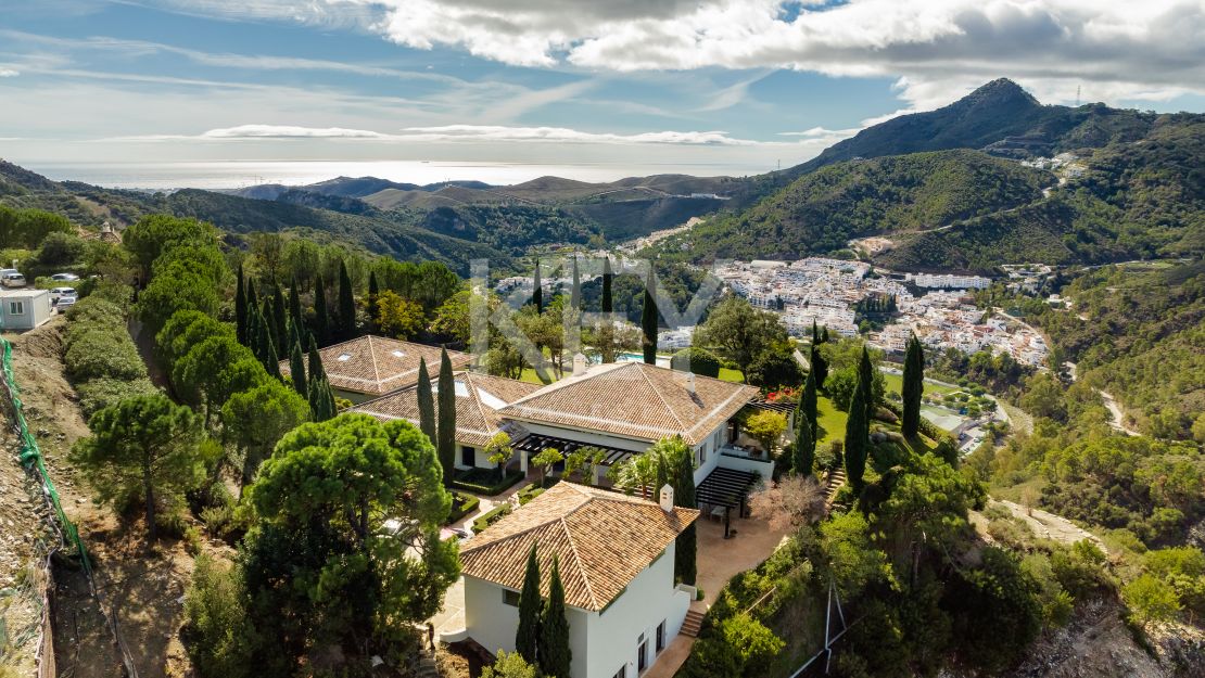 Private Villa with Mediterranean Views in Exclusive Area of La Zagaleta