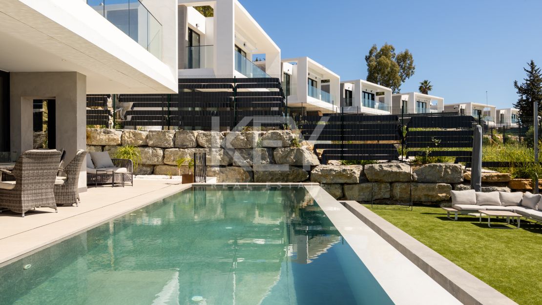 Contemporary Golf Villa Close to the Beach in Estepona