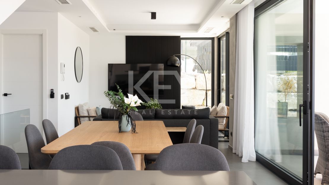 Contemporary Golf Villa Close to the Beach in Estepona