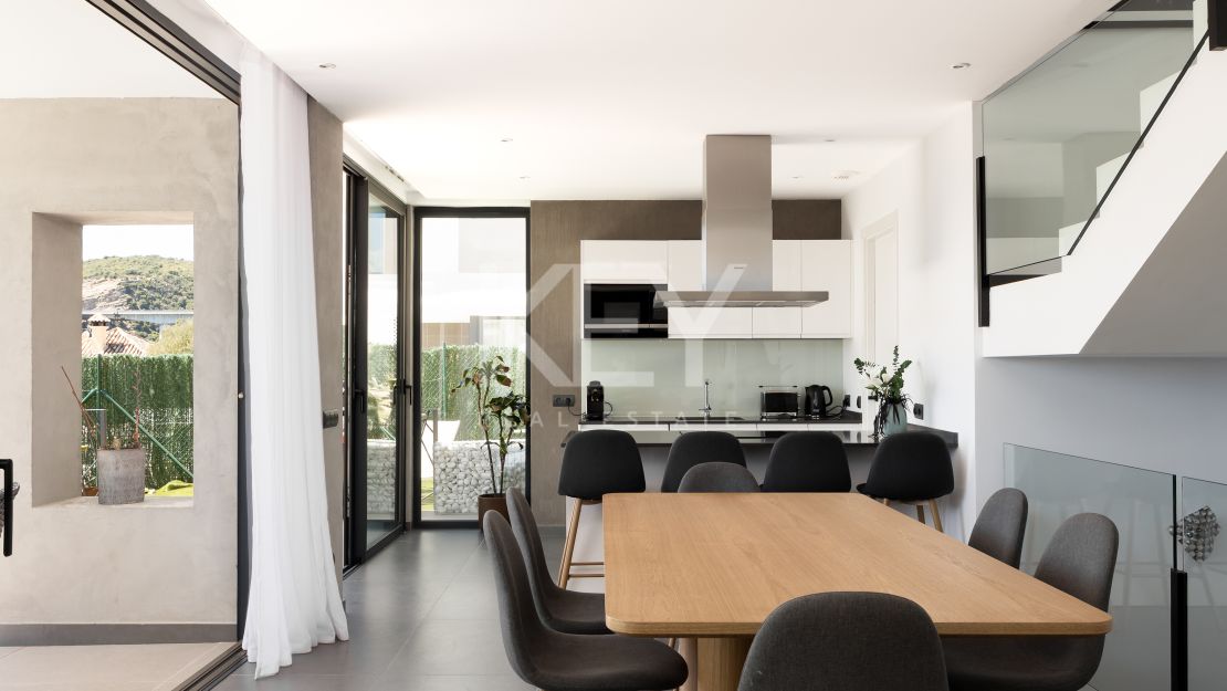 Contemporary Golf Villa Close to the Beach in Estepona