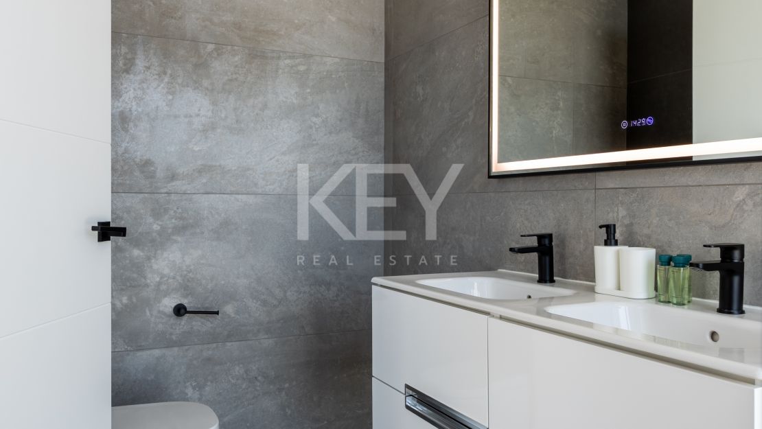 Contemporary Golf Villa Close to the Beach in Estepona