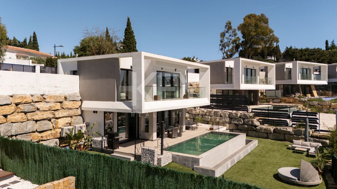Contemporary Golf Villa Close to the Beach in Estepona