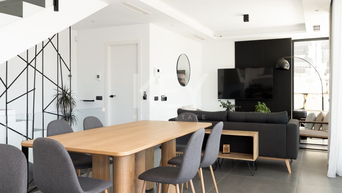 Contemporary Golf Villa Close to the Beach in Estepona