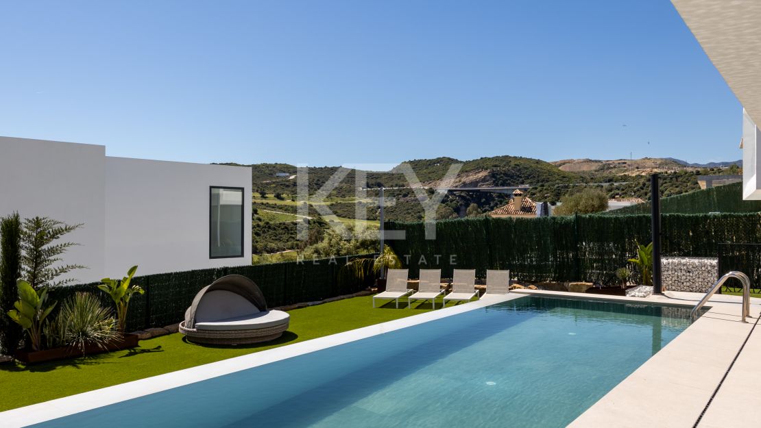 Contemporary Golf Villa Close to the Beach in Estepona
