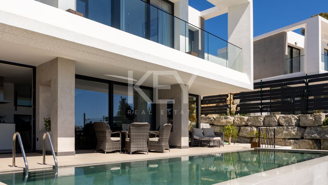Contemporary Golf Villa Close to the Beach in Estepona