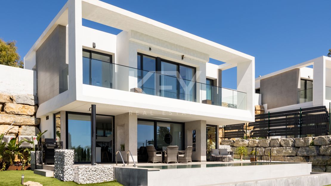 Contemporary Golf Villa Close to the Beach in Estepona