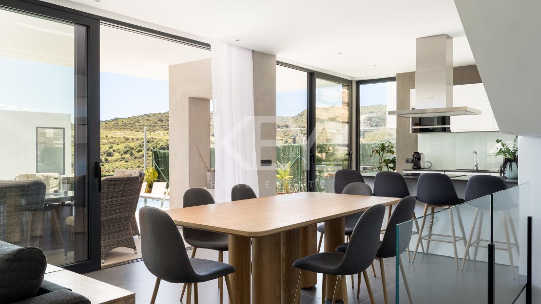 Contemporary Golf Villa Close to the Beach in Estepona