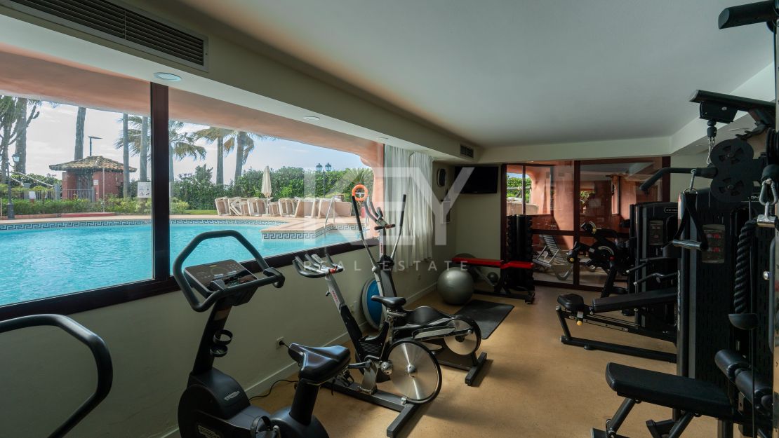 Duplex Penthouse in Prestigious Menara Beach, Estepona
