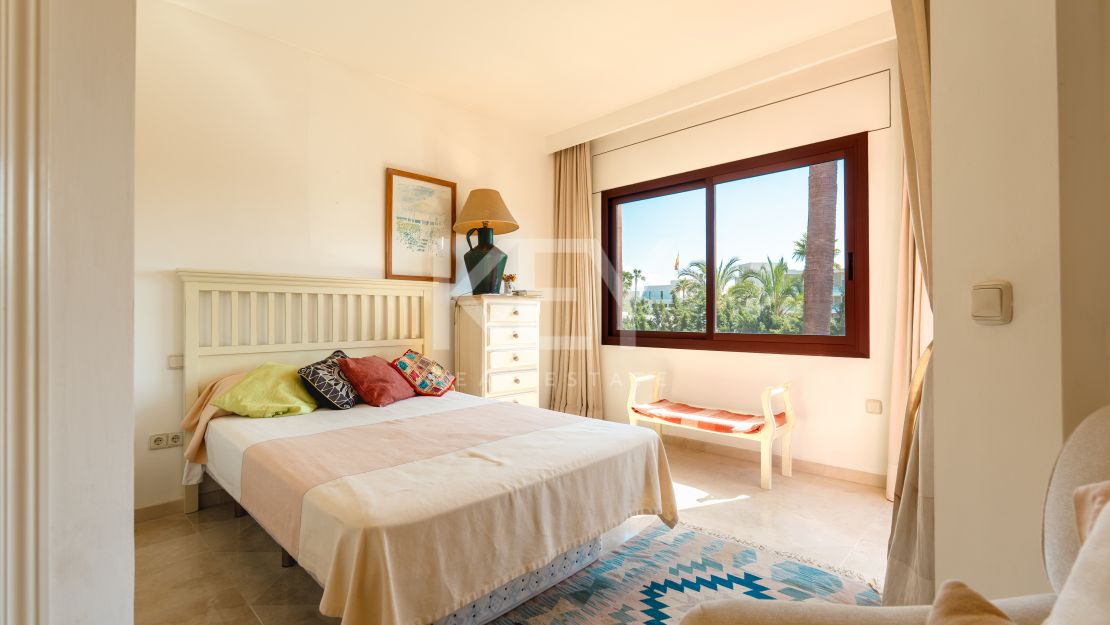 Duplex Penthouse in Prestigious Menara Beach, Estepona