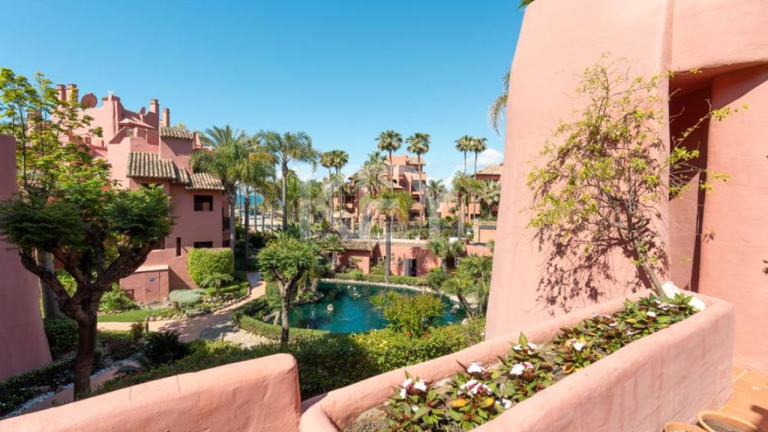 Duplex Penthouse in Prestigious Menara Beach, Estepona