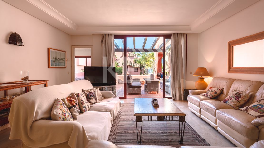 Duplex Penthouse in Prestigious Menara Beach, Estepona
