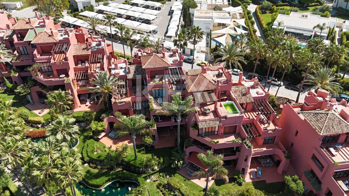 Duplex Penthouse in Prestigious Menara Beach, Estepona