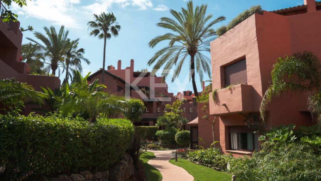 Duplex Penthouse in Prestigious Menara Beach, Estepona