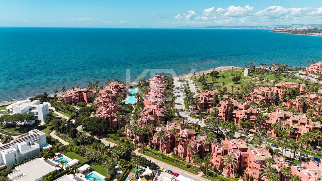 Duplex Penthouse in Prestigious Menara Beach, Estepona