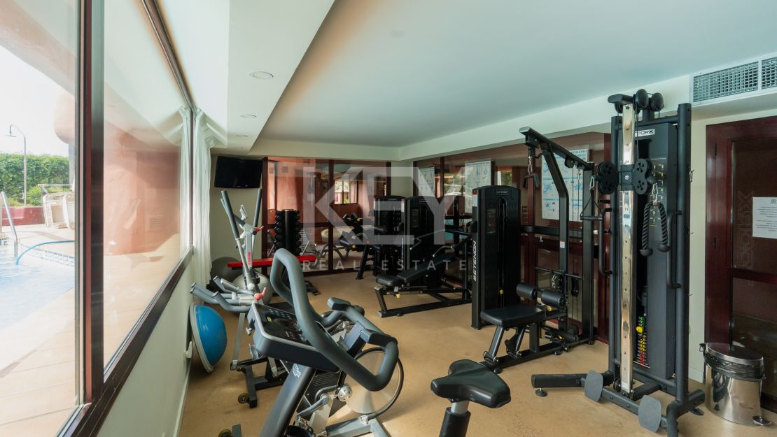 Duplex Penthouse in Prestigious Menara Beach, Estepona
