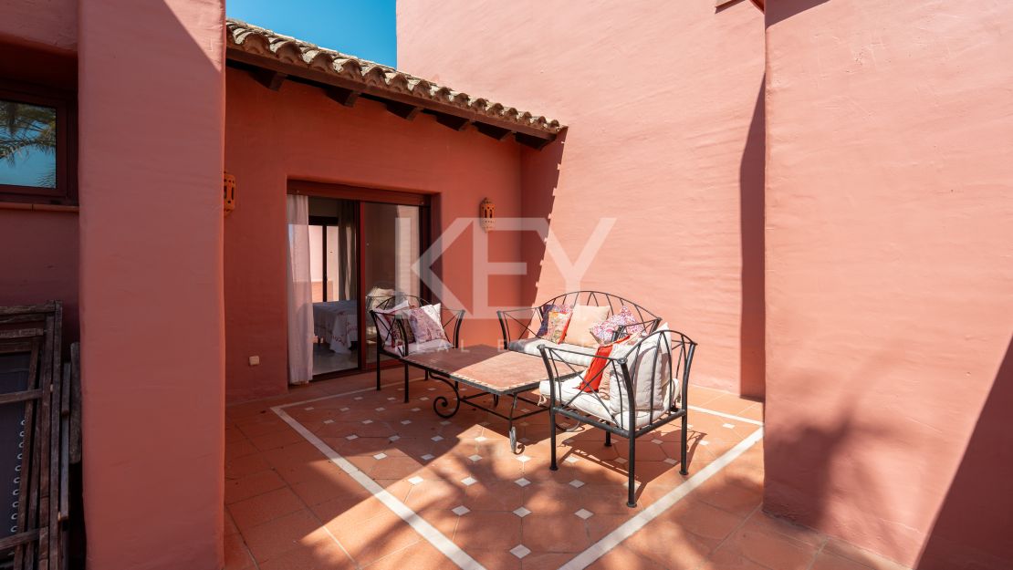 Duplex Penthouse in Prestigious Menara Beach, Estepona