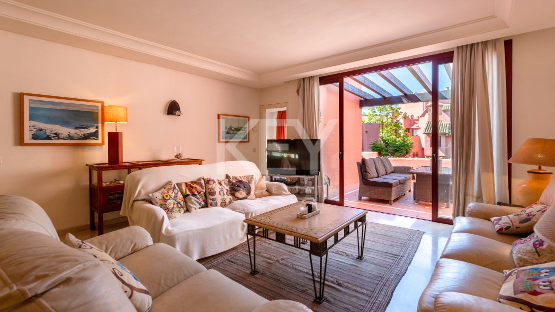 Duplex Penthouse in Prestigious Menara Beach, Estepona
