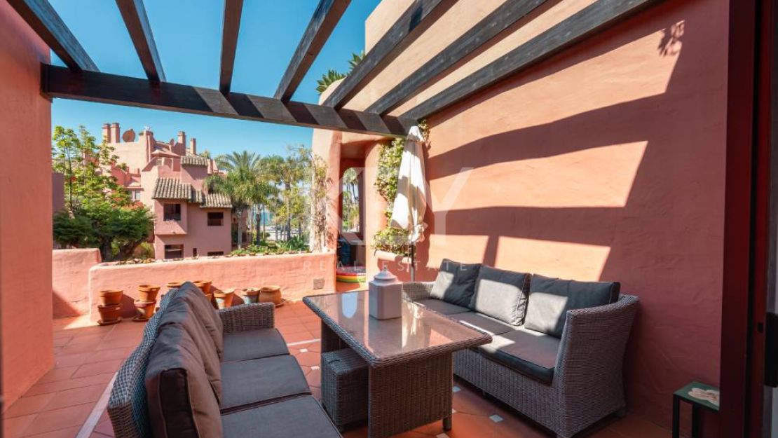 Duplex Penthouse in Prestigious Menara Beach, Estepona