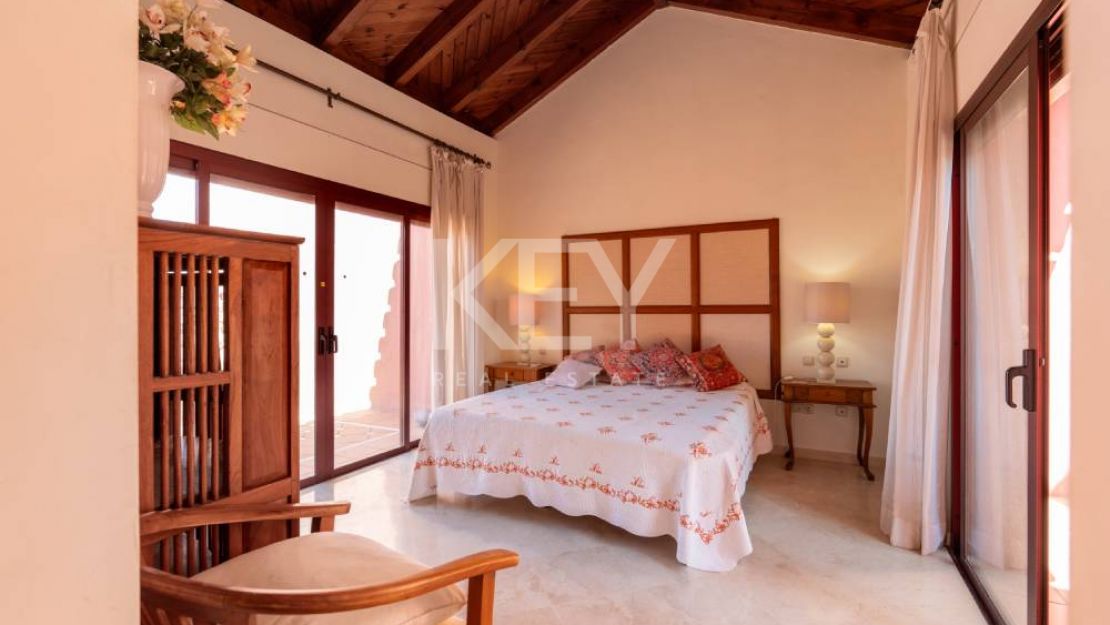 Duplex Penthouse in Prestigious Menara Beach, Estepona