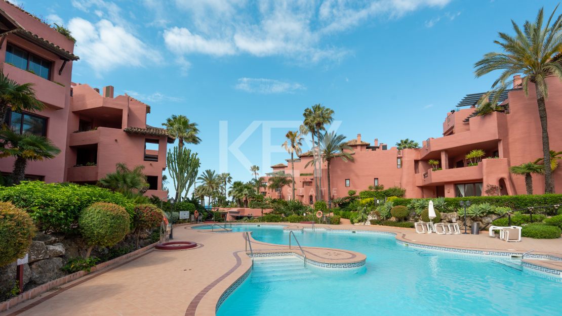 Duplex Penthouse in Prestigious Menara Beach, Estepona