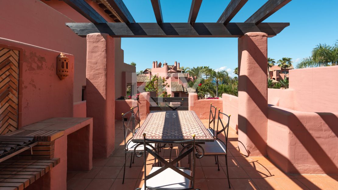 Duplex Penthouse in Prestigious Menara Beach, Estepona