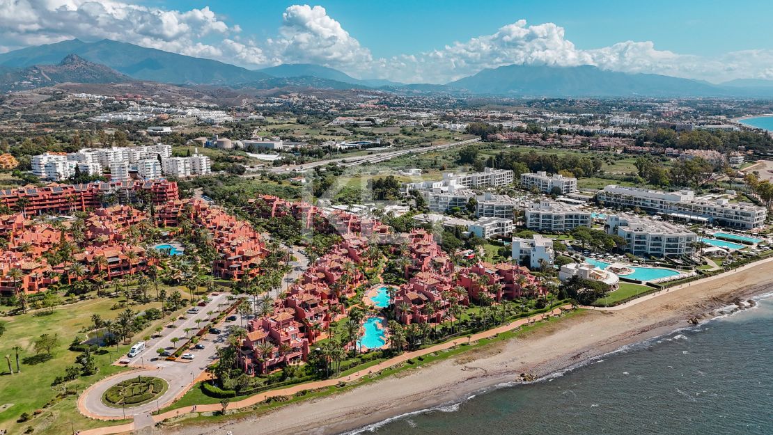 Duplex Penthouse in Prestigious Menara Beach, Estepona