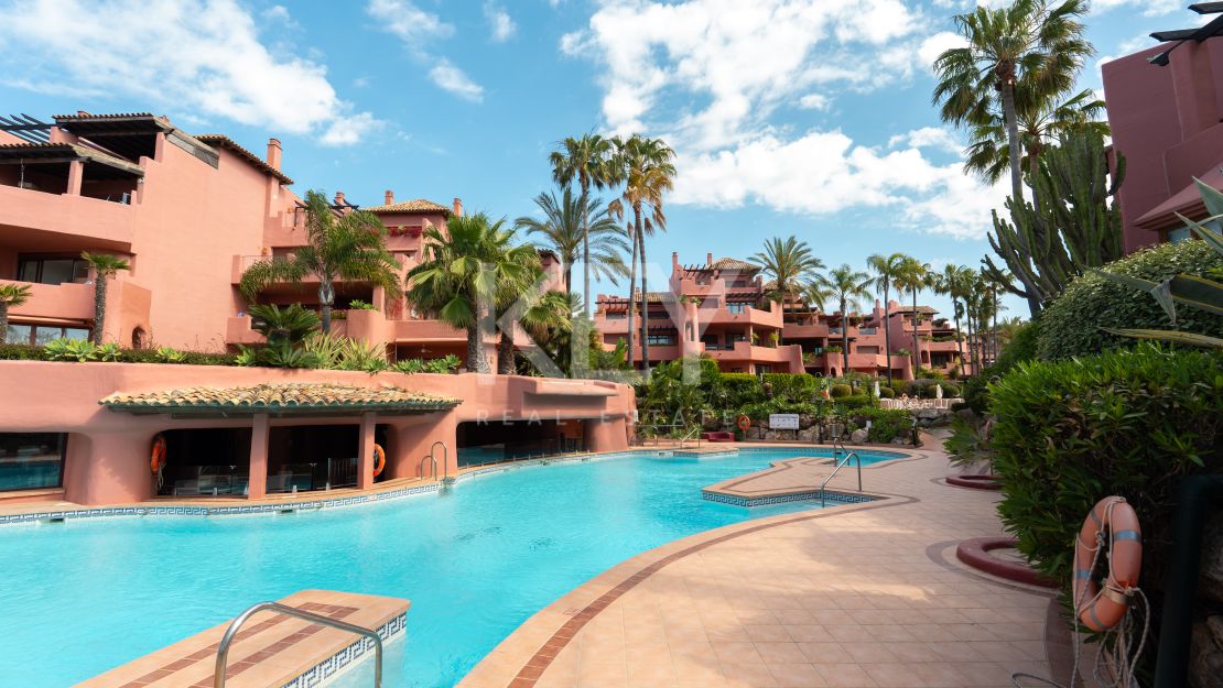 Duplex Penthouse in Prestigious Menara Beach, Estepona