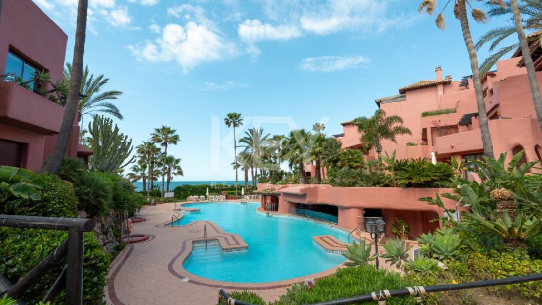Duplex Penthouse in Prestigious Menara Beach, Estepona