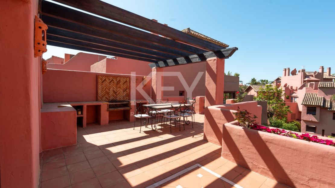 Duplex Penthouse in Prestigious Menara Beach, Estepona